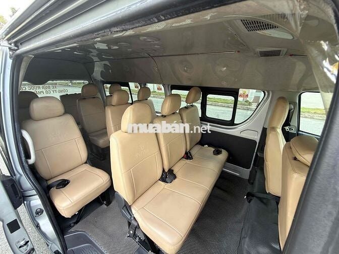 Toyota Hiace 2017 Dầu Số sàn 320.000 km Bạc