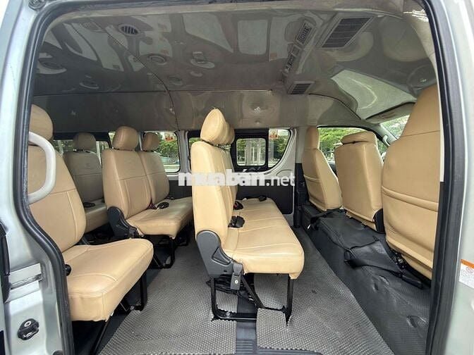 Toyota Hiace 2017 Dầu Số sàn 320.000 km Bạc