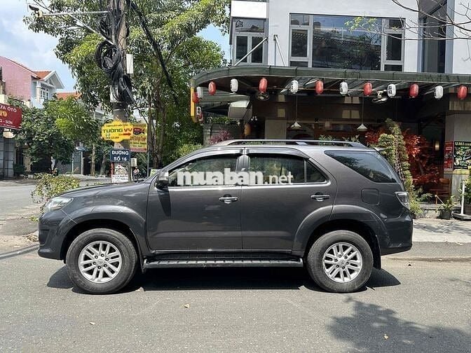 Toyota Fortuner 2013 Tự động Xám