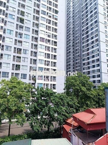 Cho thuê nhà 4 tầng 60m2 ngõ 13 Lĩnh Nam gần Sunshine Garden, view đẹp