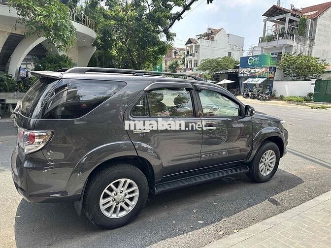 Toyota Fortuner 2013 Tự động Xám