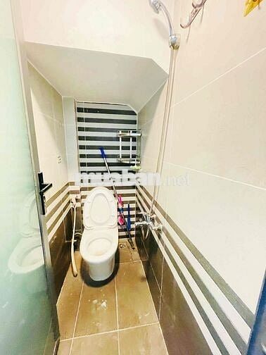 cho thuê nhà nguyên căn ngay chợ bình long -3 pn hẻm xe hơi