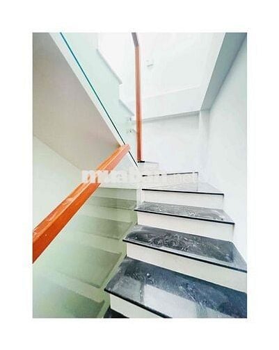 cho thuê nhà nguyên căn ngay chợ bình long -3 pn hẻm xe hơi