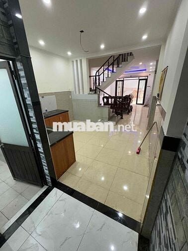 Bán nhà 80m2, có 2 mặt tiền tại chợ Bình thành, Bình hưng hoà B, BT
