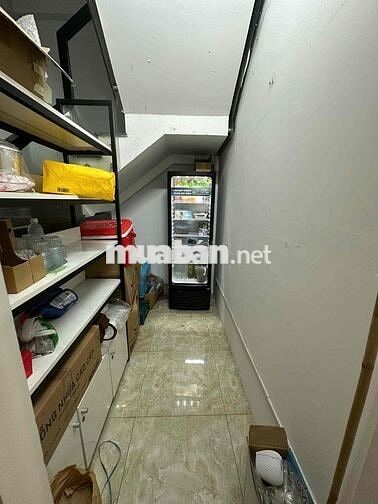 Cho thuê MBKd mặt tiền Bến Vân Đồn view sông; 4x20 giá 17 triệu