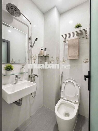 Bán gấp Nhà Mặt Tiền Đs Bình Long, 3 tầng mới đẹp. 54m2sd. nhỉnh 2 tỷ.