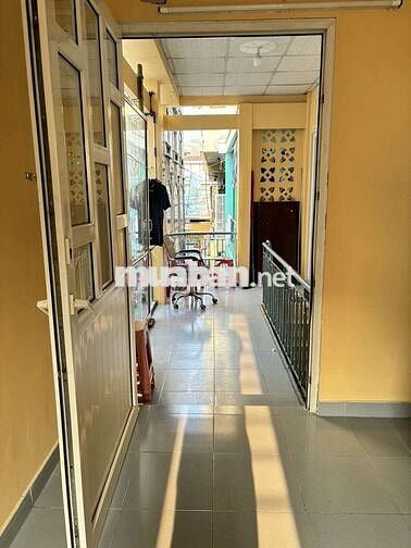Cho thuê 1 căn 45m2, lầu 1 ngay Ngô Quyền Q5 Sau lưng bv Đh y dược.