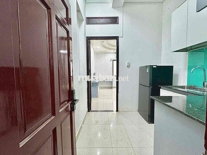 CHO THUÊ CĂN HỘ TÁCH BẾP CỬA SỔ GIÁ RẺ FULL NỘI THẤT MÁY GIẶT NGAY Q1