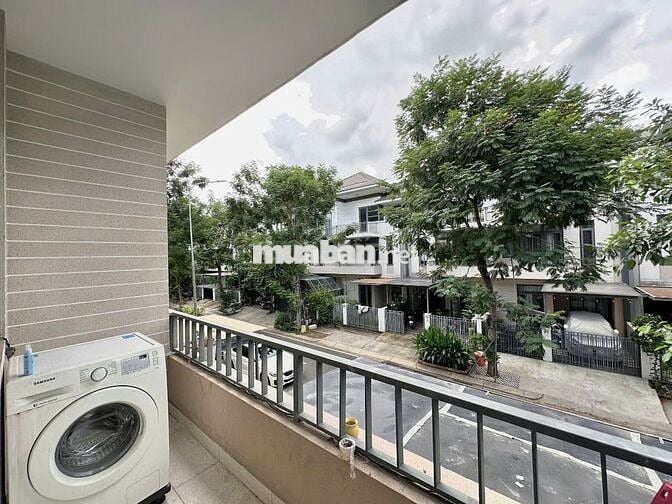 ❤️Nhà Nguyên Căn Gần Quận 7 Ban Công -  Trong Khu Biệt Thự LaViLa
