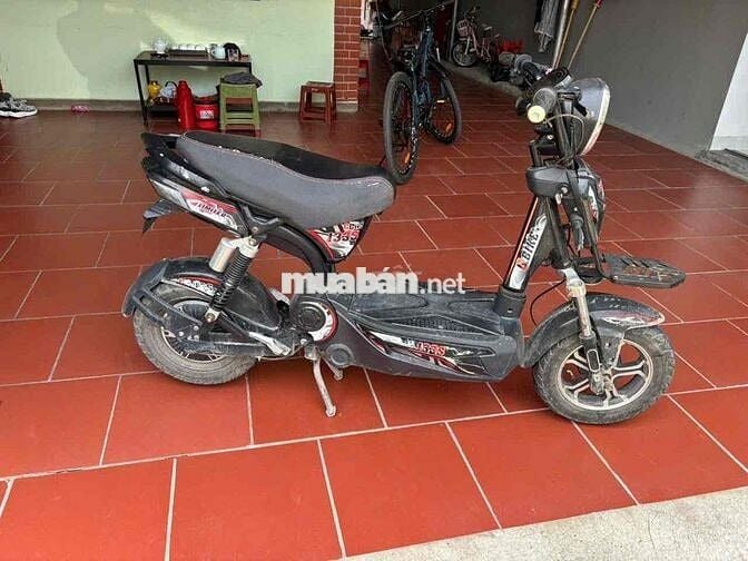 Xe đạp điện Yadea màu Đen