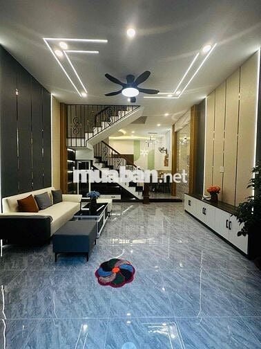 1%  Nhà sát bên Nhà Thờ Bắc Dũng. 4m6 dài 10m. 3 tầng. 4 phòng. xe tải