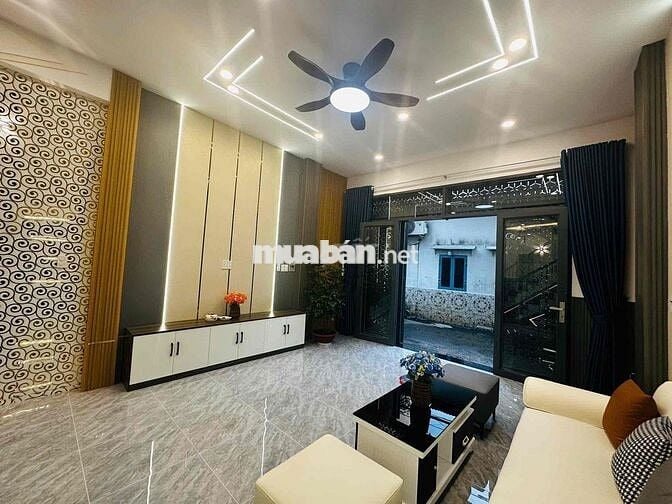 1%  Nhà sát bên Nhà Thờ Bắc Dũng. 4m6 dài 10m. 3 tầng. 4 phòng. xe tải