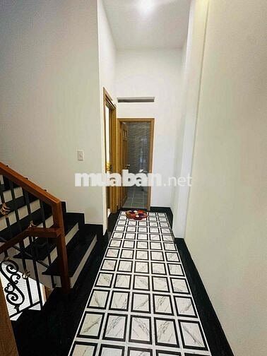 1%  Nhà sát bên Nhà Thờ Bắc Dũng. 4m6 dài 10m. 3 tầng. 4 phòng. xe tải