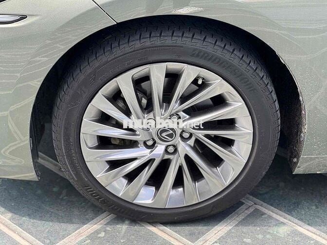 Lexus ES 250 2023 Xám 25.000 km