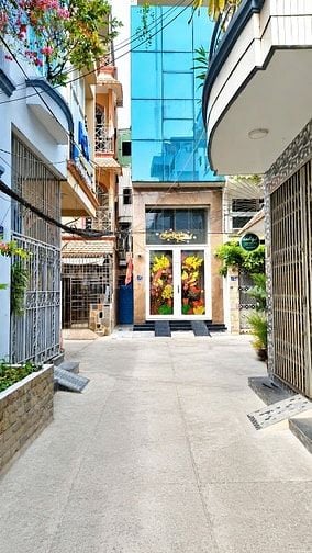 Xe hơi trước nhà Tr Cao Vân,4 Tầng,5PN,Vuông vức,nhà có hẻm sau thoáng
