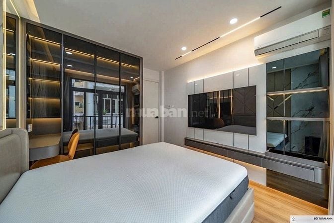 Xe hơi trước nhà Tr Cao Vân,4 Tầng,5PN,Vuông vức,nhà có hẻm sau thoáng