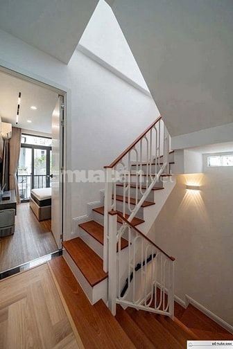Xe hơi trước nhà Tr Cao Vân,4 Tầng,5PN,Vuông vức,nhà có hẻm sau thoáng