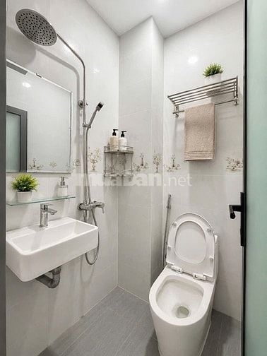Bán gấp Nhà Mặt Tiền Đs Bình Long 3 tầng mới đẹp, 54m2sd chỉ hơn 2 tỷ.