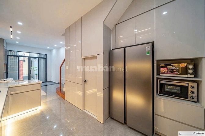 Xe hơi trước nhà Tr Cao Vân,4 Tầng,5PN,Vuông vức,nhà có hẻm sau thoáng