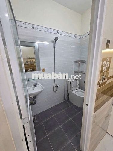 Nhà đẹp trệt lầu full nội thất ở Lê văn lương Nhà Bed