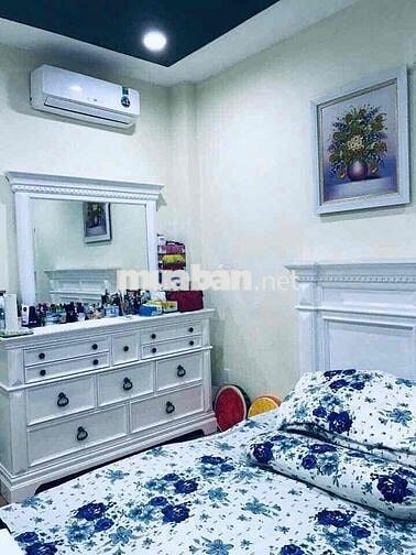 Cho thuê nhà Mới, hẻm rộng rãi - Trệt 1 Lửng 2 Lầu, Nguyễn Thông Q3