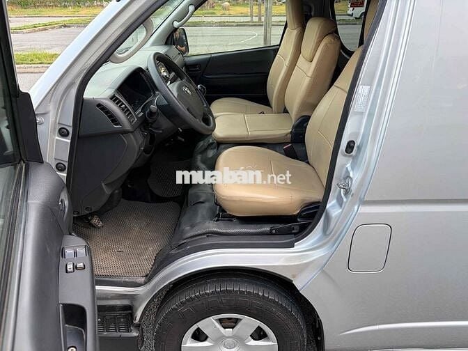 Toyota Hiace 2017 Dầu Số sàn 320.000 km Bạc
