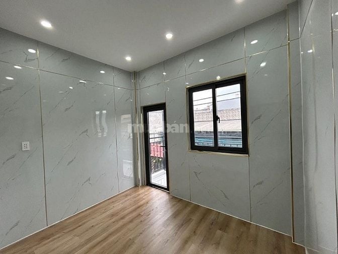 Chỉ 2.7 tỷ Nhà Hẻm Xe Tải mới dọn vào ở ngay 2PN 2WC.