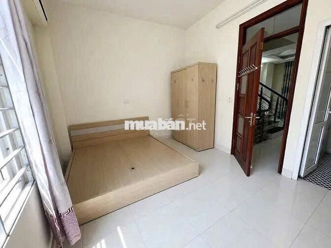 Cho thuê nhà Ngọc Thuỵ - 40m - 3PN - Ô tô đỗ gần. Giá 7tr