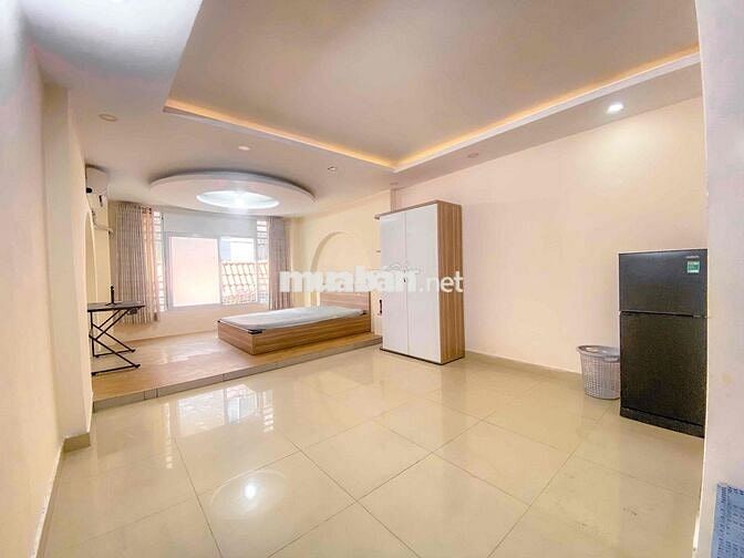 Phòng có ban công bên cạnh lotte Cộng Hoà