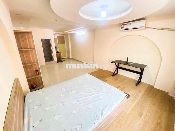 Phòng có ban công bên cạnh lotte Cộng Hoà