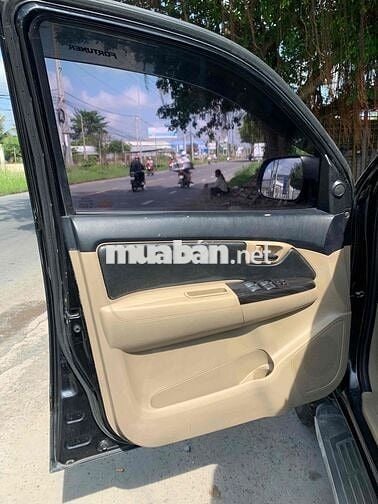Toyota Fortuner 2016 2.4G Dầu Số sàn Đen