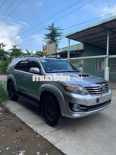 Toyota Fortuner 2015 2.4G Số sàn Bạc