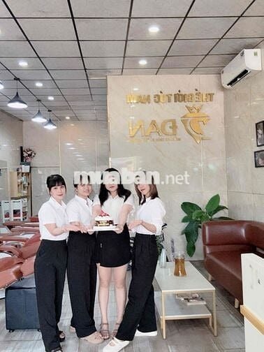 Tuyển thợ nữ làm tóc nam