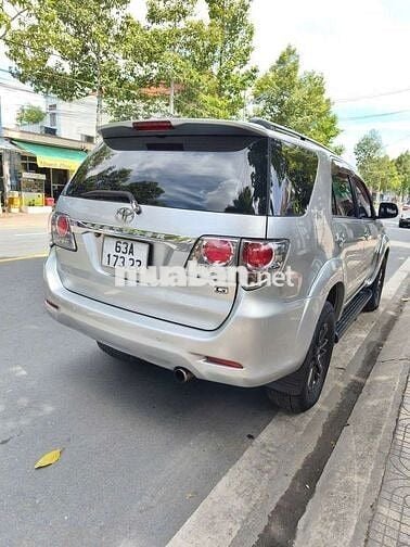 Toyota Fortuner Máy dầu Số sàn Bạc