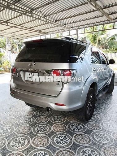 Toyota Fortuner Máy dầu Số sàn Bạc