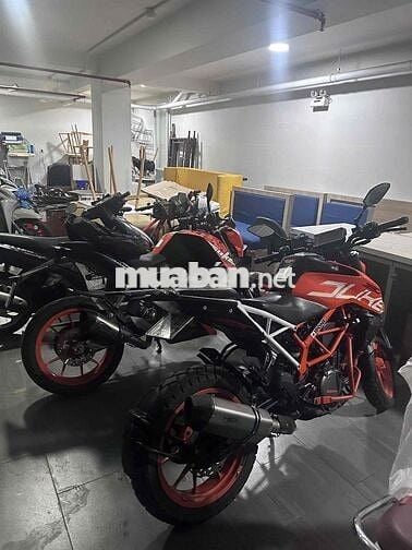 KTM Duke 390 Cam đen