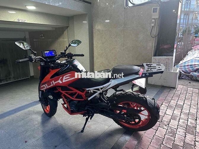 KTM Duke 390 Cam đen