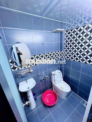 Cho thuê nhà nguyên căn nội thất cơ bản, có cho sinh viên thuê tháng