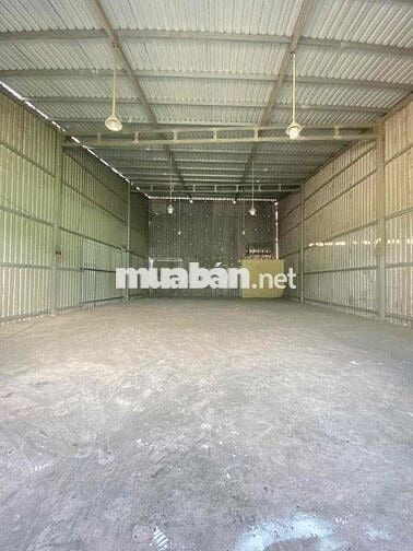 nhà xưởng 120m2 có sẵn điện 3pha hẻm 6m xe tải