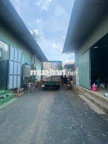 nhà xưởng 120m2 có sẵn điện 3pha hẻm 6m xe tải