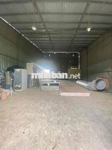nhà xưởng 120m2 có sẵn điện 3pha hẻm 6m xe tải
