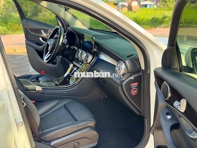 Mercedes-Benz GLC 200 V1 Trắng SX 2022 đi ít
