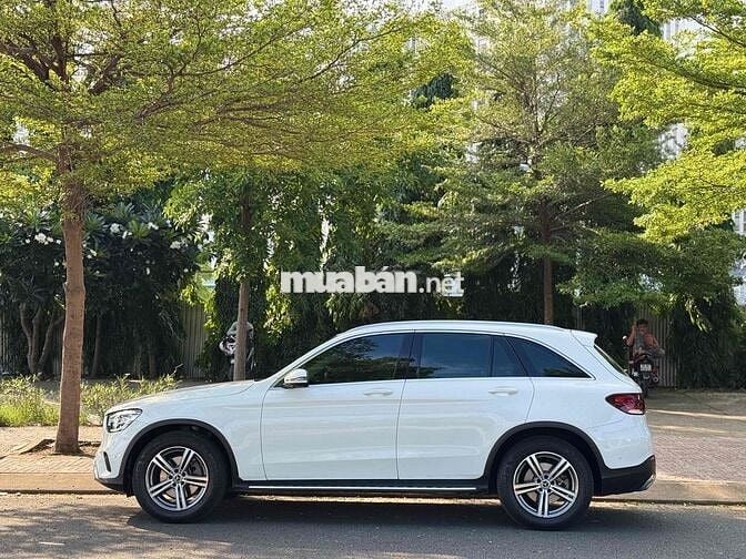 Mercedes-Benz GLC 200 V1 Trắng SX 2022 đi ít