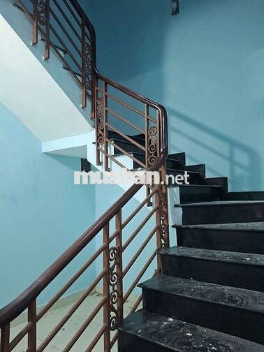 Cần Cho thuê nhà PTTN. khu 10ha .DT 4x18 .1 trệt 2Lầu 3PN 3WS giá13 TL