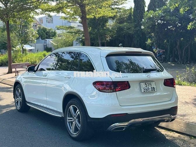 Mercedes-Benz GLC 200 V1 Trắng SX 2022 đi ít