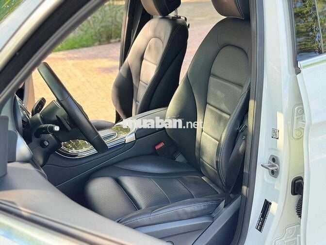 Mercedes-Benz GLC 200 V1 Trắng SX 2022 đi ít