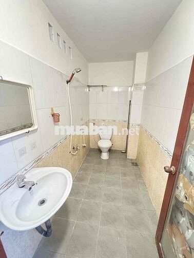 NHÀ Ở hoặc VĂN PHÒNG, CÔNG TY . 1 Trệt - 2 Lầu. Ngang 4,5m - Dài 15m