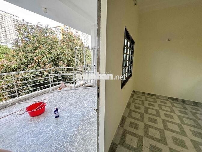 NHÀ Ở hoặc VĂN PHÒNG, CÔNG TY . 1 Trệt - 2 Lầu. Ngang 4,5m - Dài 15m