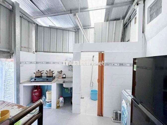 MUA ĐẤT TẶNG NHÀ - HẺM OTO TRÁNH - GẦN CHỢ THỦ ĐỨC, GIÁ 3,7 TỶ!