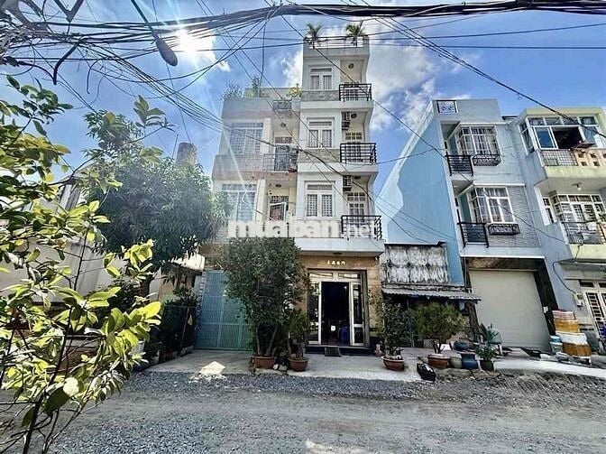 MUA ĐẤT TẶNG NHÀ - HẺM OTO TRÁNH - GẦN CHỢ THỦ ĐỨC, GIÁ 3,7 TỶ!